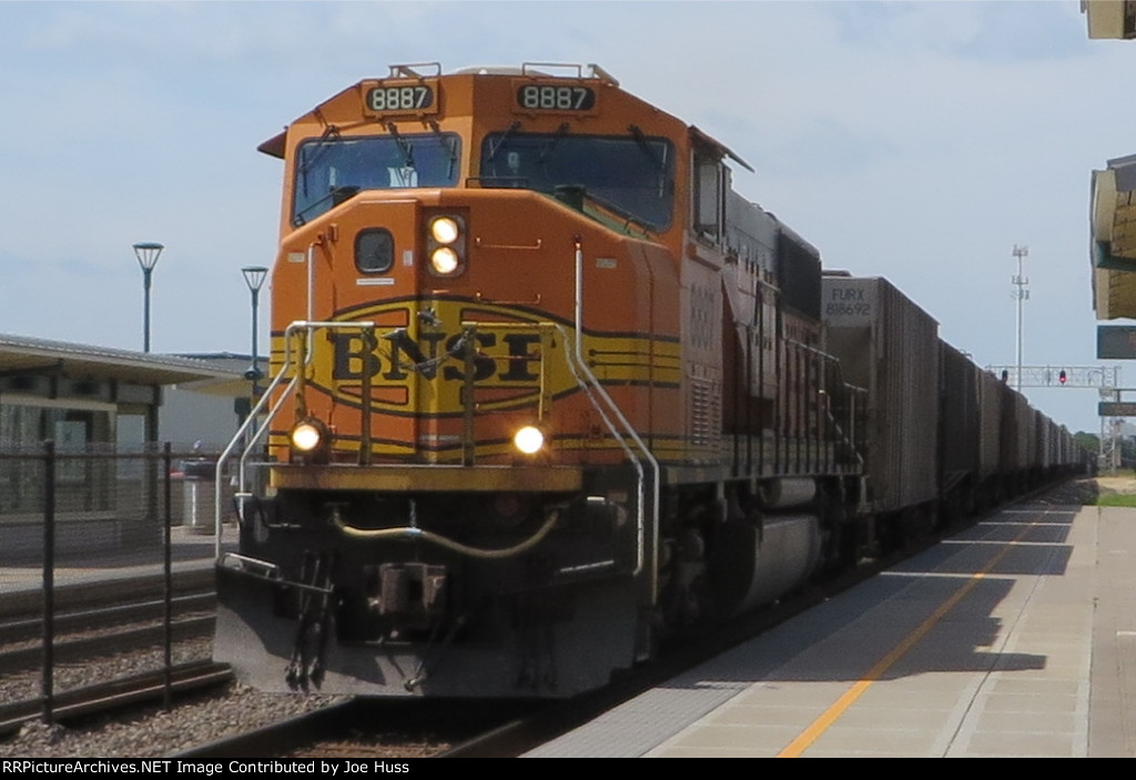 BNSF 8887 East